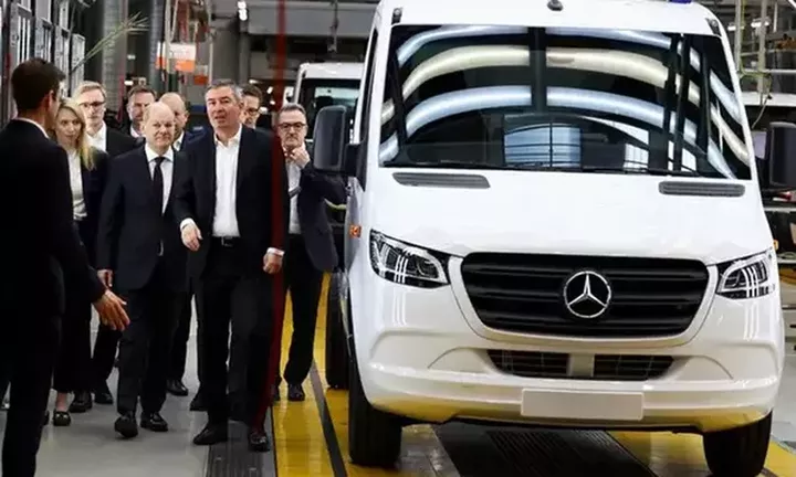 Mercedes: Σχεδιάζει νέα ηλεκτρική πλατφόρμα βαν και περικοπές κόστους 20% μέχρι τα μέσα της δεκαετία