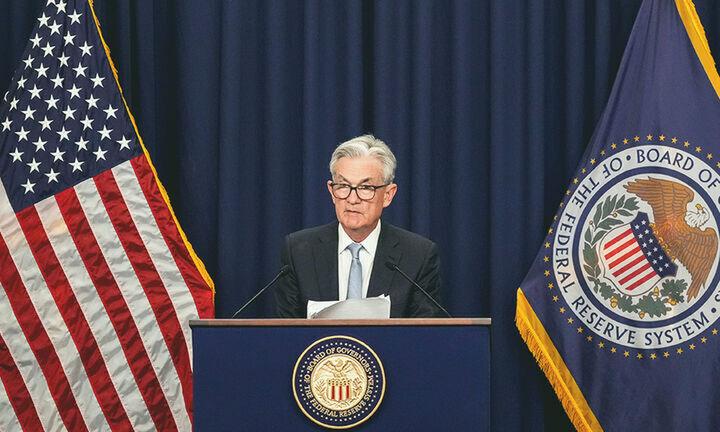 Bloomberg: Η Fed θα κρατήσει αμετάβλητα τα επιτόκια μέχρι τον Δεκέμβριο