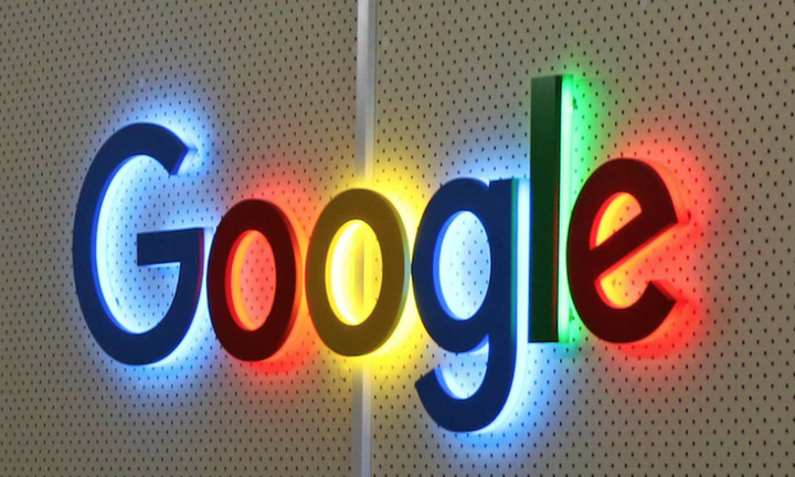 Τι απαντά η Google για την «καμπάνα» από την Κομισιόν