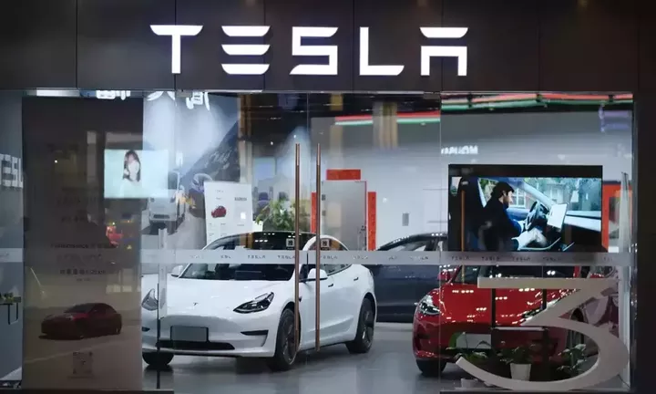 Tesla: Τα κίνητρα απέδωσαν - Ρεκόρ στις τριμηνιαίες παραδόσεις οχημάτων
