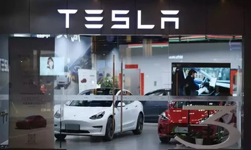 Tesla: Τα κίνητρα απέδωσαν - Ρεκόρ στις τριμηνιαίες παραδόσεις οχημάτων