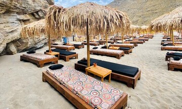 Μπήκε λουκέτο σε γνωστό beach bar στην Βουλιαγμένη που «ξεχνούσε» να κόβει αποδείξεις