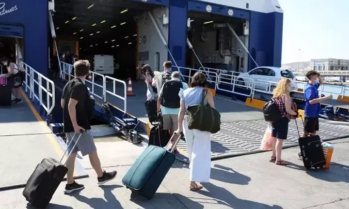Κυβέρνηση προς τους ακτοπλόους: Ρίξτε τις τιμές, έχετε 30% περιθώριο