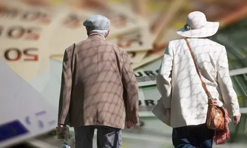 Τα πέντε συν τέσσερα μέτρα στήριξης για τους συνταξιούχους - Πότε θα εφαρμοστούν