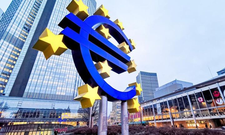 Bloomberg: Στο 4% ανεβαίνει ο πήχης για τα επιτόκια στην Ευρωζώνη
