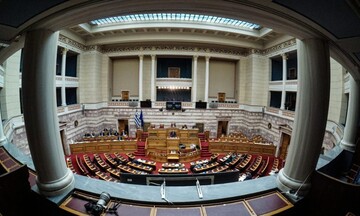 Στη Βουλή το νομοσχέδιο με το 50% των δεσμεύσεων του οικονομικού προγράμματος της κυβέρνησης