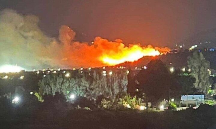 Η Ρόδος στις φλόγες - Αεροπορικές εταιρίες ακυρώνουν τις πτήσεις προς το νησί