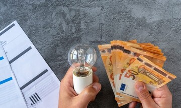 Λογαριασμοί ρεύματος: Επιδοτήσεις 10 ευρώ/ΜWh ανακοίνωσε το ΥΠΕΝ