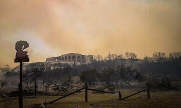 DW: Θα ζημιωθεί ο τουρισμός από τις φωτιές στη νότια Ευρώπη;