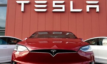 Το γερμανικό εργοστάσιο της Tesla μειώνει τον στόχο παραγωγής εν μέσω βραδύτερης παραγωγής