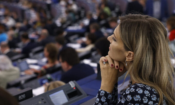 Εύα Καϊλή: Επέστρεψε στα έδρανα του Ευρωκοινοβουλίου μετά το σκάνδαλο «Qatargate»