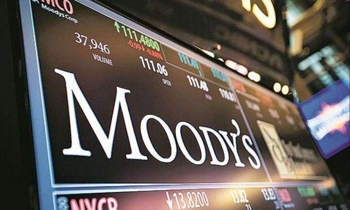 Bloomberg: Τι σημαίνει η αναβάθμιση της Moody’s για την Ελλάδα