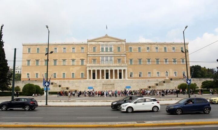 Στην Ολομέλεια της Βουλής το νομοσχέδιο του υπουργείου Εργασίας