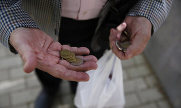 Σε κίνδυνο φτώχειας το 17,4% του πληθυσμού της χώρας - Οι ανατιμήσεις βραχνάς για τους Έλληνες