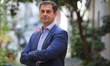 Ο Θεοχάρης επιχειρεί να καθησυχάσει του ελεύθερους επαγγελματίες - Κανένας αιφνιδιασμός