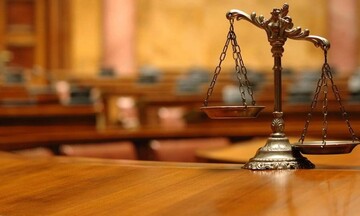 Επικοινωνιακό σόου προ των πυλών για τις συντάξεις των δικαστών και για τον ΦΠΑ στα εισιτήρια 