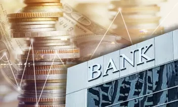 Ελληνικές τράπεζες: Δανείζονται φθηνά από τους καταθέτες και δανείζουν ακριβά τους δανειολήπτες
