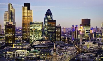 "Κεσάτια" για τους τραπεζίτες στο City του Λονδίνου - Μειωμένα φέτος τα μπόνους
