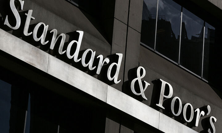 Η ανάγκη επενδυτικής βαθμίδας από την S&P και ο γρίφος της φορολόγησης των ελεύθερων επαγγελματιών