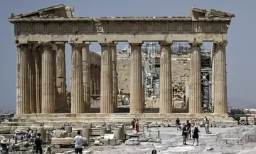 Handelsblatt: «Το ελληνικό χρέος σε τροχιά συρρίκνωσης - H πιο ακριβή διάσωση στη διεθνή ιστορία»