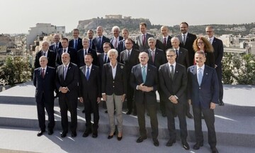 Bloomberg: Η ΕΚΤ έτοιμη να «πατήσει το pause» στην ιστορική εκστρατεία αύξησης των επιτοκίων