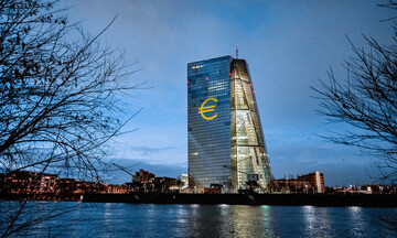 Ερευνα ΕΚΤ: Ανάπτυξη μόλις 0,5% στην Ευρωζώνη, στο 5,6% ο πληθωρισμός το 2023