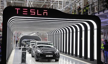  Tesla: Θα κατασκευάσει ηλεκτρικό αυτοκίνητο αξίας 25.000 ευρώ στη Γερμανία