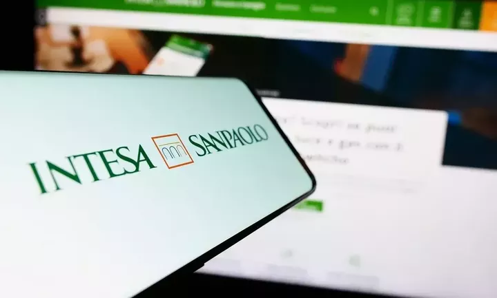 Ιταλία: Η Intesa Sanpaolo δίνει χρόνο στους πελάτες για να εξαιρεθούν από την ψηφιακή αλλαγή