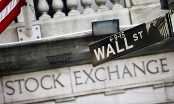 Μειωμένα προβλέπονται τα μπόνους των τραπεζιτών της Wall Street φέτος