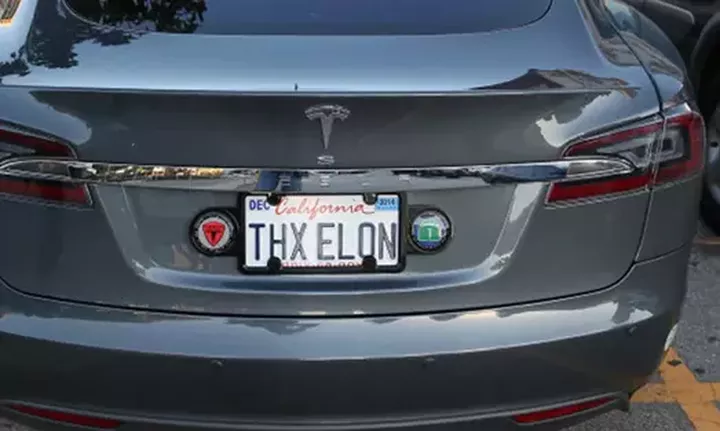  Η Tesla μηνύει τη Σουηδία για τις πινακίδες νέων οχημάτων