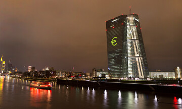 Bloomberg: Ο Ενρία φεύγει, η "τραπεζική μάχη" για τα μερίσματα έρχεται στην ΕΚΤ