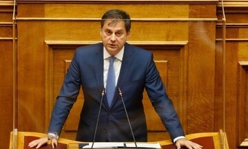 Χ. Θεοχάρης προς αντιπολίτευση: Σταματήστε να είστε πολιτικοί αβανταδόροι της φοροδιαφυγής