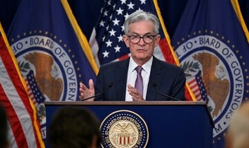 Διατήρησε σταθερά τα επιτόκια η Fed για τρίτη συνεδρίαση - Πάουελ: Συζητάμε το ενδεχόμενο μείωσης 