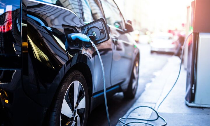 «Ζεσταίνεται» η ζήτηση για ηλεκτρικά οχήματα παγκοσμίως