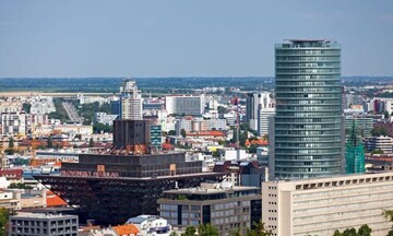 Έκτακτος φόρος 30% στις τράπεζες και στη Σλοβακία