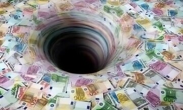 H «άσπρη τρύπα» του χρέους, τα σχέδια για υποχρεωτικές ασφαλίσεις και οι εργοδότες «λαγοί»