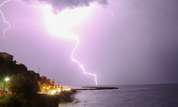 Εκτακτο δελτίο ΕΜΥ: Επιδείνωση του καιρού με καταιγίδες και θυελλώδεις νοτιάδες
