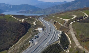 «Κεντρική Οδός»: Σε πλήρη εξέλιξη τα έργα στον αυτοκινητόδρομο Κεντρικής Ελλάδας-Ε65 μήκους 181 χλμ.