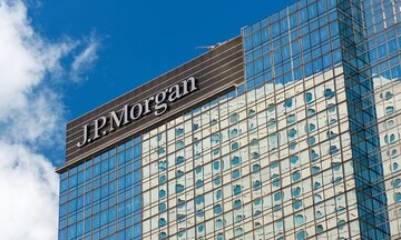 JP Morgan: Παραμένει long στα ελληνικά ομόλογα – Συνεχίζονται οι εισροές από το investment grade