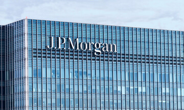 Σταθερά overweight για τα ελληνικά ομόλογα η JP Morgan - "Βλέπει" σύντομα και νέα έξοδο στις αγορές