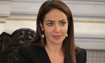 H Μηχαηλίδου που κόβει την περίθαλψη σε χιλιάδες οφειλέτες (?) και τα 6 δισ. των αποκρατικοποιήσεων