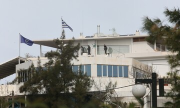 Γλυφάδα: Τρεις νεκροί από τους πυροβολισμούς στη ναυτιλιακή – Αυτοκτόνησε ο δράστης