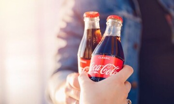 Coca Cola: Αυξημένα έσοδα και πωλήσεις λόγω των αυξημένων τιμών