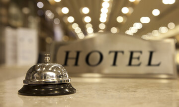 Στα 10,5 δισ. ο τζίρος των ξενοδοχείων το 2023 – Πού κυμάνθηκαν οι τιμές των δίκλινων