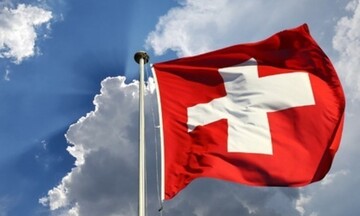 Ερωτευμένοι με τα μετρητά οι Ελβετοί παρά την αύξηση των ηλεκτρονικών εφαρμογών