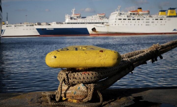 Ναυτιλία: 24ωρη απεργία στις 28/2 στα λιμάνια Πειραιά – Ραφήνας – Λαυρίου