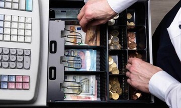 Η παράταση για τα POS... βρέξει χιονίσει και το κουίζ με τις τιμές στα supermarket