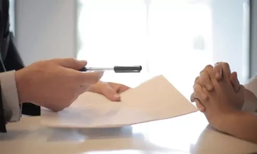 H άτυπη ρεβάνς Μαρινάκη, τα επιτόκια βαθιάς κατάψυξης και τα σχέδια για τη μεταφορά δανείων