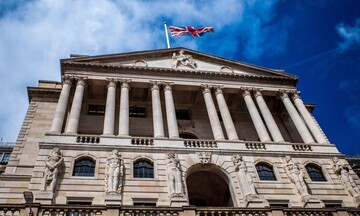 BoE: Αμετάβλητα τα επιτόκια στο 5,25% - Σήμα για μειώσεις στο μέλλον