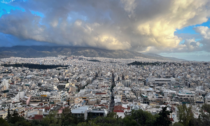 Βloomberg: Η Ελλάδα κάνει αλλαγές στη "χρυσή βίζα" για να αντιμετωπίσει τη στεγαστική κρίση